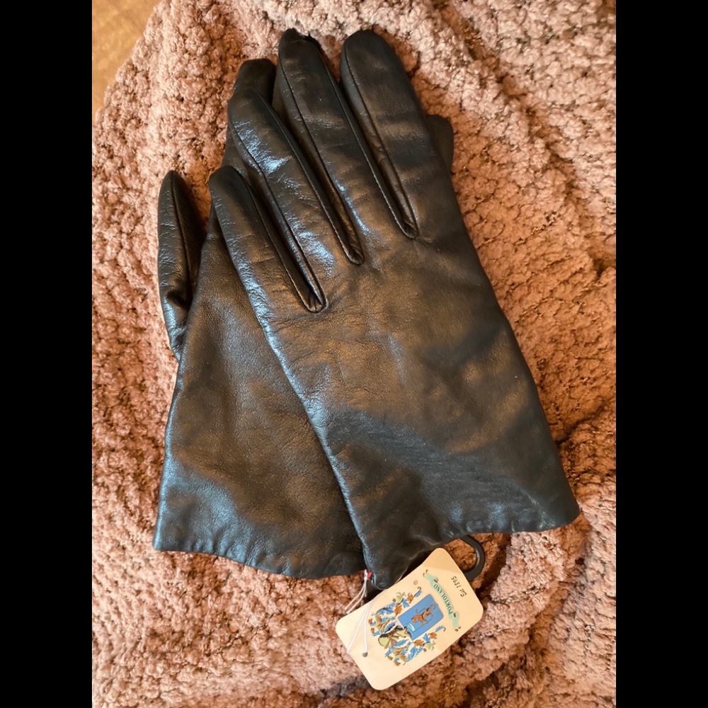Black leather gloves with cashmere lining